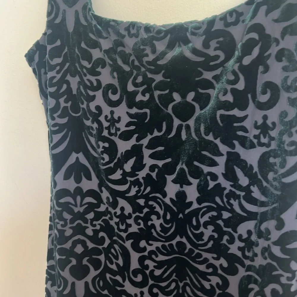 Emerald green, velvet patterned body con dress - Picture 7 of 9